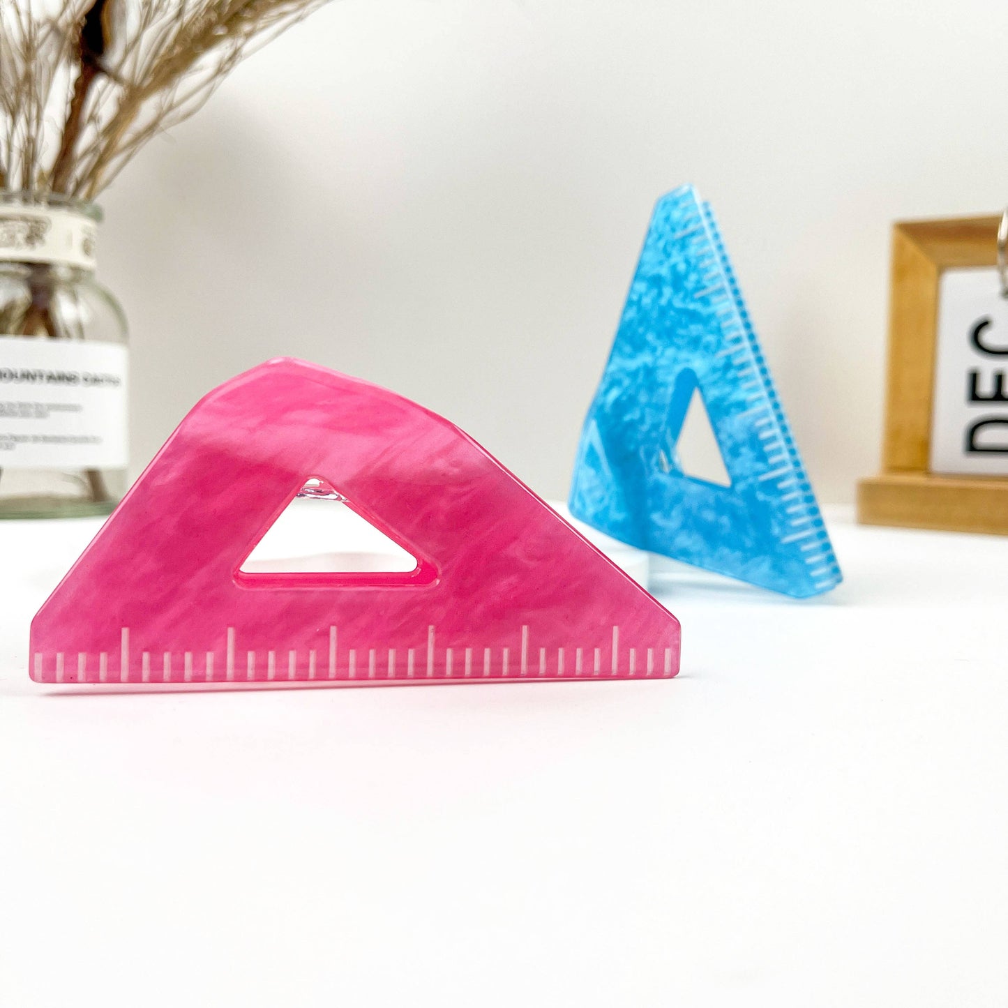 Stationary Triangle Ruler Claw Clip